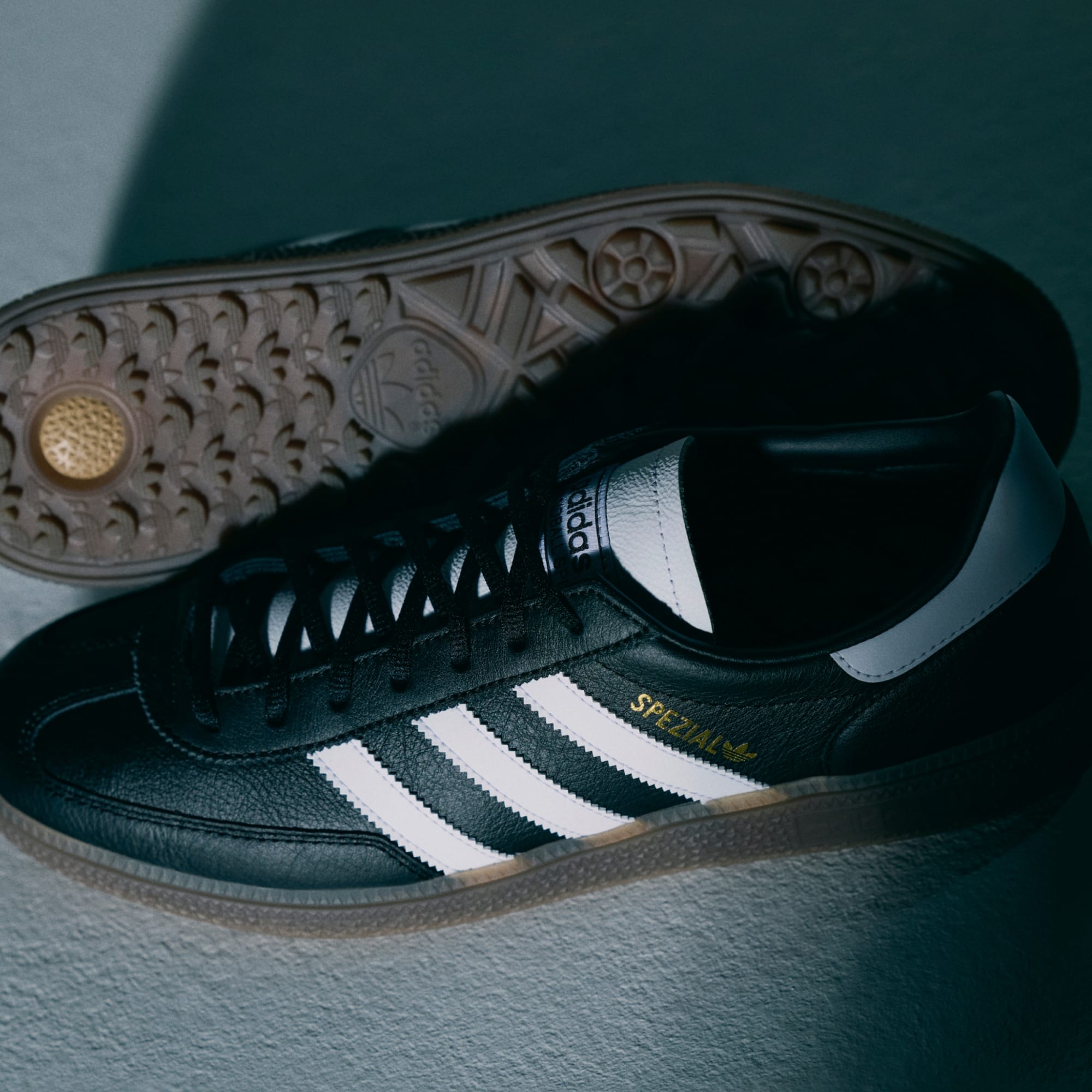 SPEZIAL SPIKELESS GOLFSCHUH – Core Black / Cloud White / Gum – KJ0852