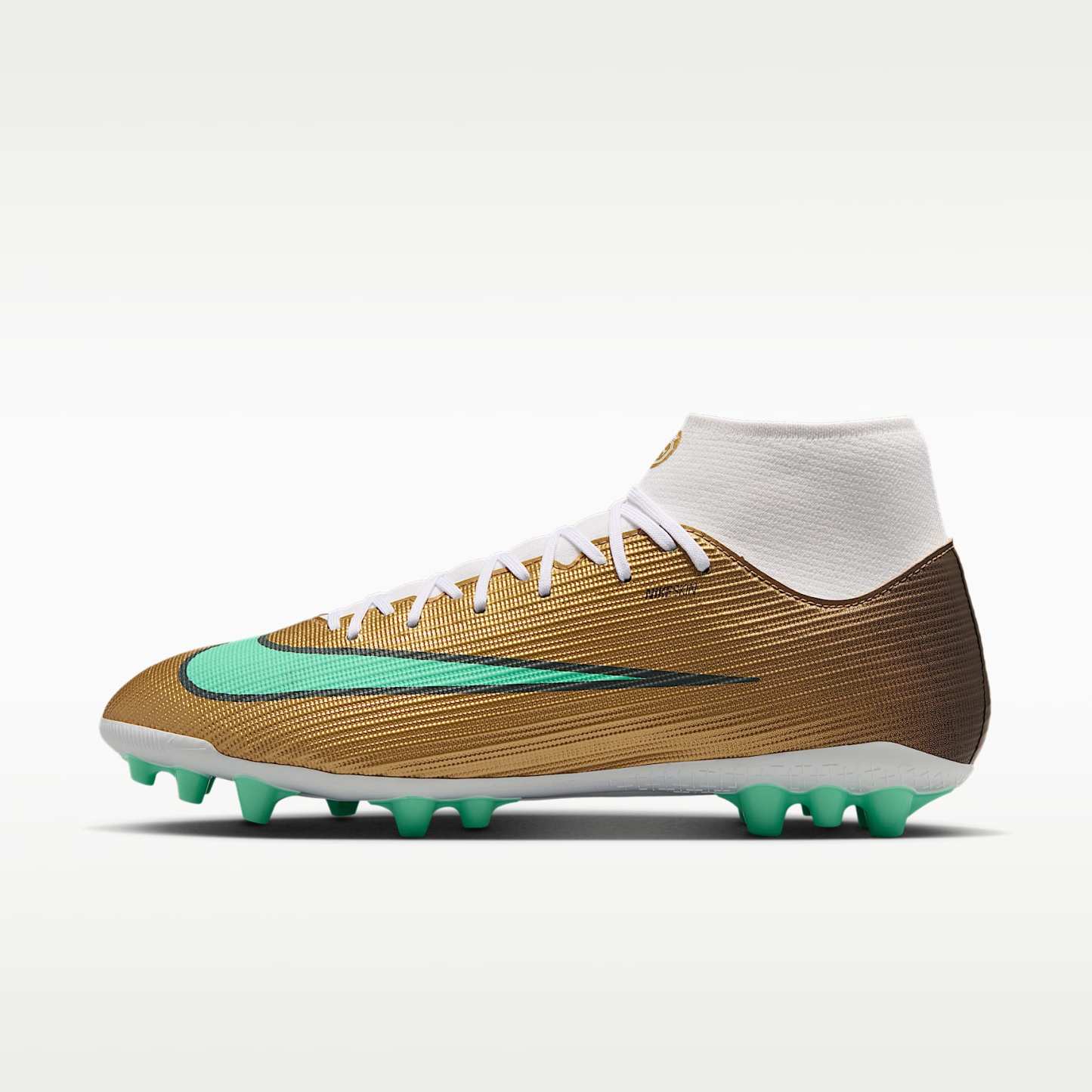 Nike Mercurial Superfly 11 Academy „Kylian Mbappé“ High-Top-Fußballschuh für Kunstrasen – Metallic Gold/Green Glow