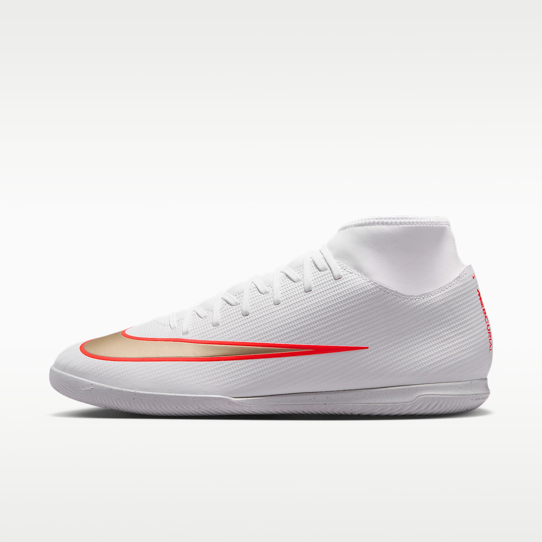 Nike Mercurial Superfly 11 Club High-Top-Fußballschuh für Hallen- und Hartplätze – Weiß/Bright Crimson/Blur