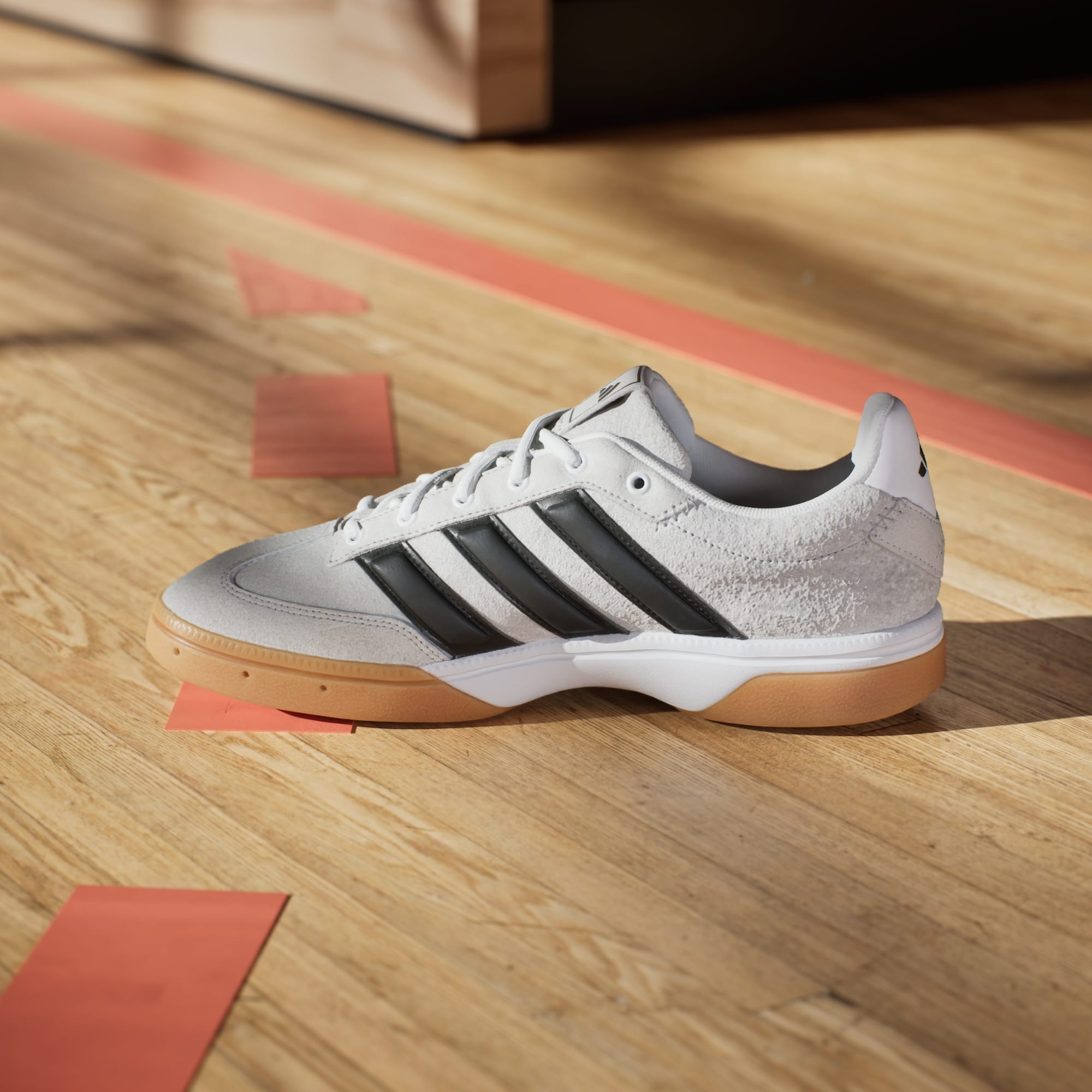 Spezialist Indoor Schuh – Cloud White / Core Black / Grey Two – KJ3729