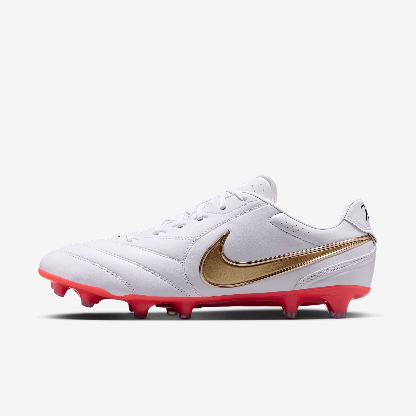Nike Tiempo Ligera Pro Low-Top-Fußballschuh für normalen Rasen – Weiß/Bright Crimson/Blur