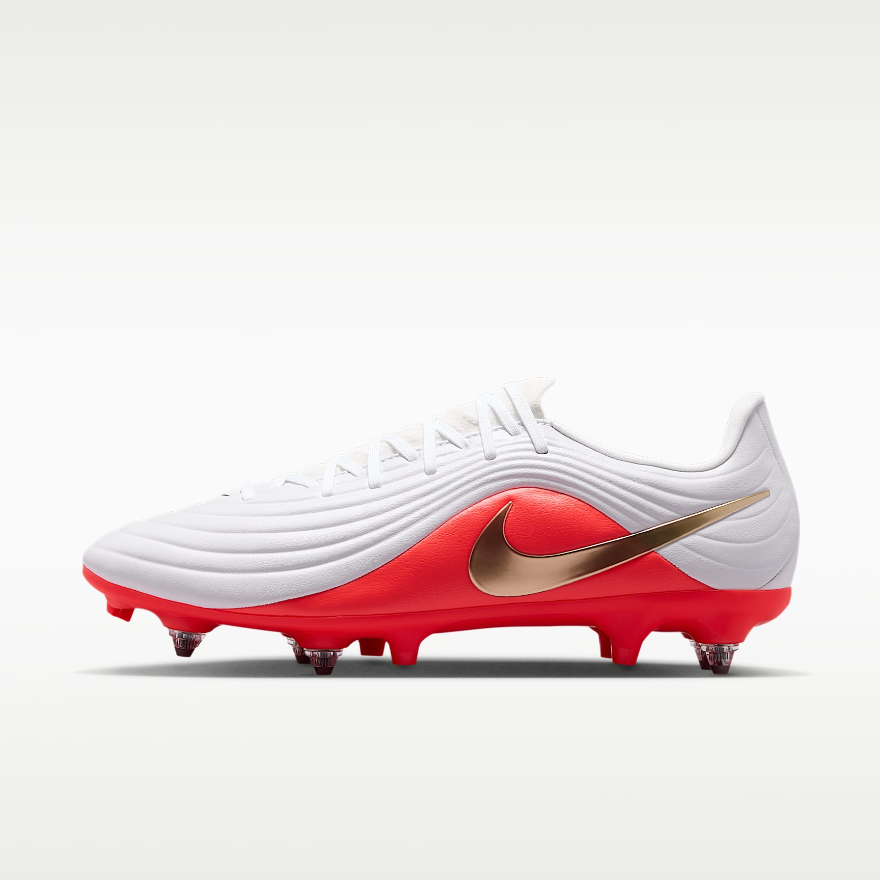 Nike Tiempo Maestro Academy Low Top Fußballschuh für weichen Rasen – Weiß/Bright Crimson/Blur