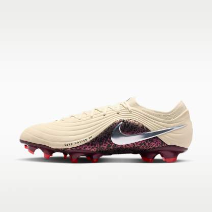 Nike United Tiempo Maestro Elite Low-Top-Fußballschuh für normalen Rasen – Fossil/Burgundy Crush/Metallic Silver