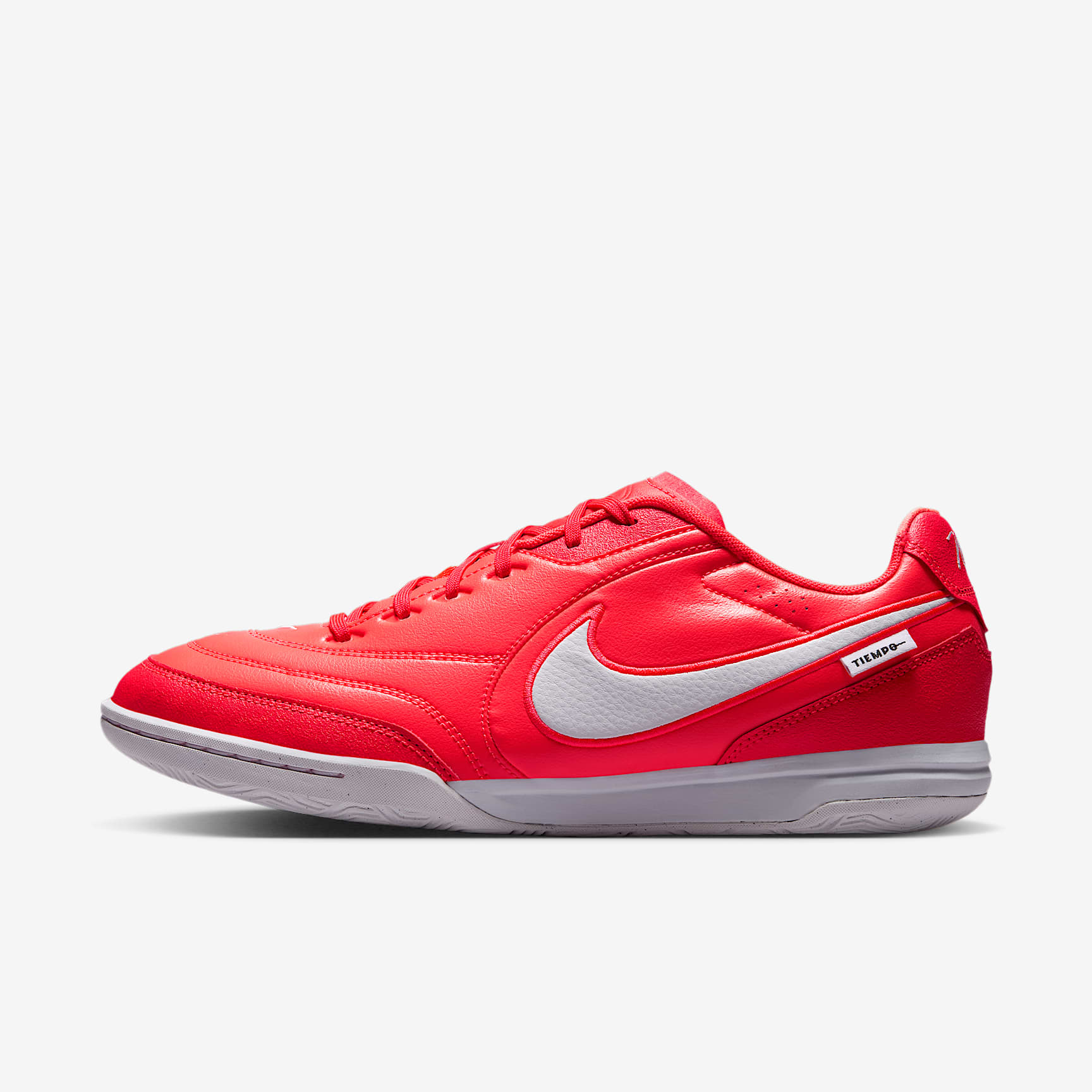 Nike Tiempo Streetgato Low-Top-Fußballschuh für Hallen- und Hartplätze – Bright Crimson/Weiß/Weiß