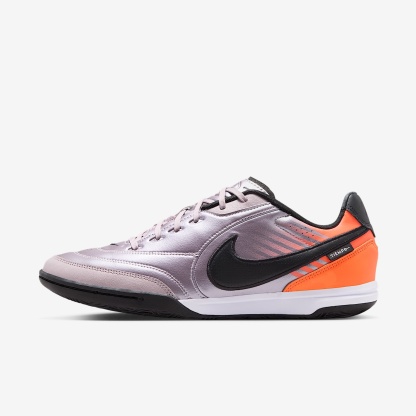 Nike Tiempo Streetgato PRM Heritage Low-Top-Fußballschuh für Hallen- und Hartplätze – Bleached Lilac/Total Orange/Schwarz