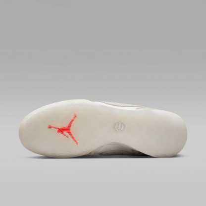 Jordan Tiempo Streetgato SE Low-Top-Fußballschuh für Hallen- und Hartplätze – Phantom/Infrared 23/Sail