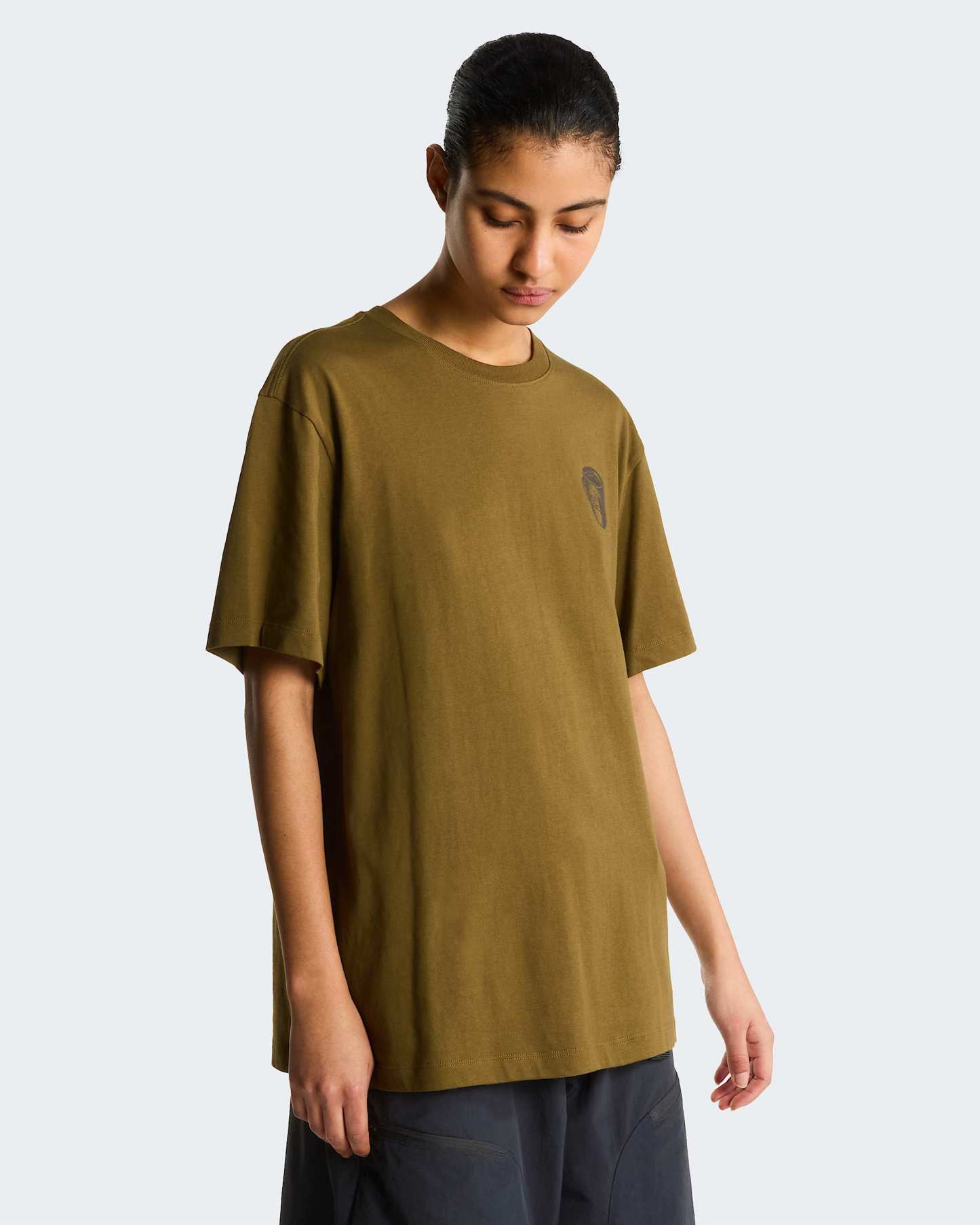 Unisex Basecamp Barista Graphic T-Shirt mit lockerer Passform – Caraway Seed