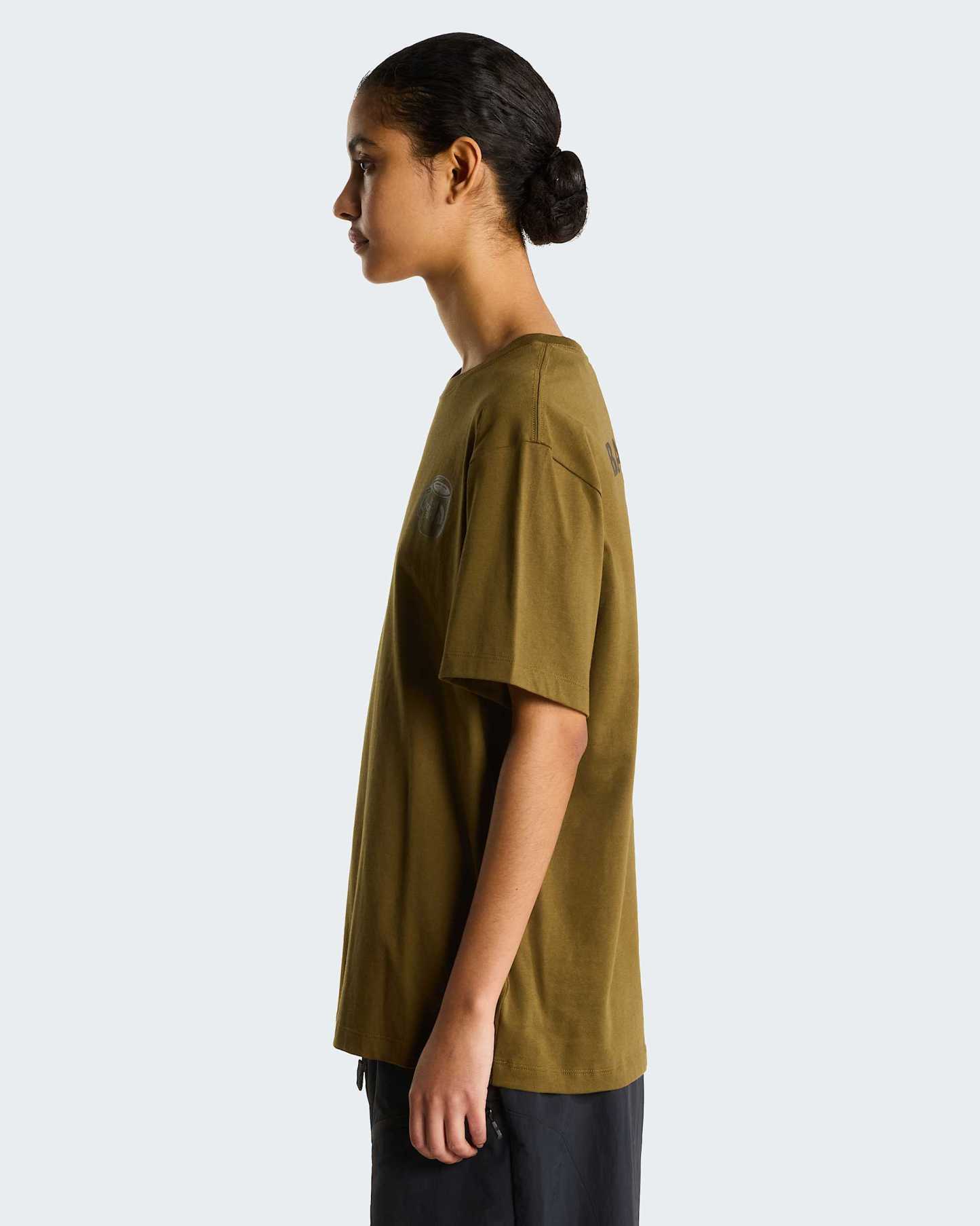 Unisex Basecamp Barista Graphic T-Shirt mit lockerer Passform – Caraway Seed