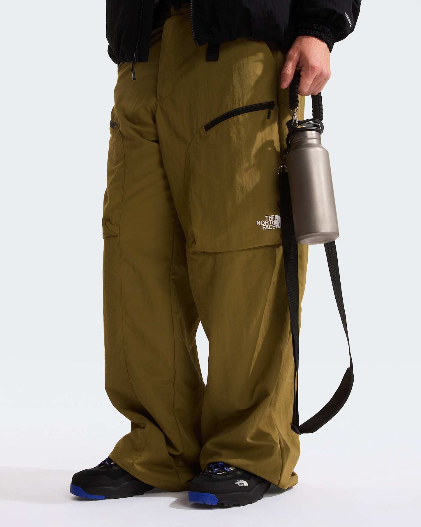 NSE Hose mit Gürtel in Unisex – Cedar