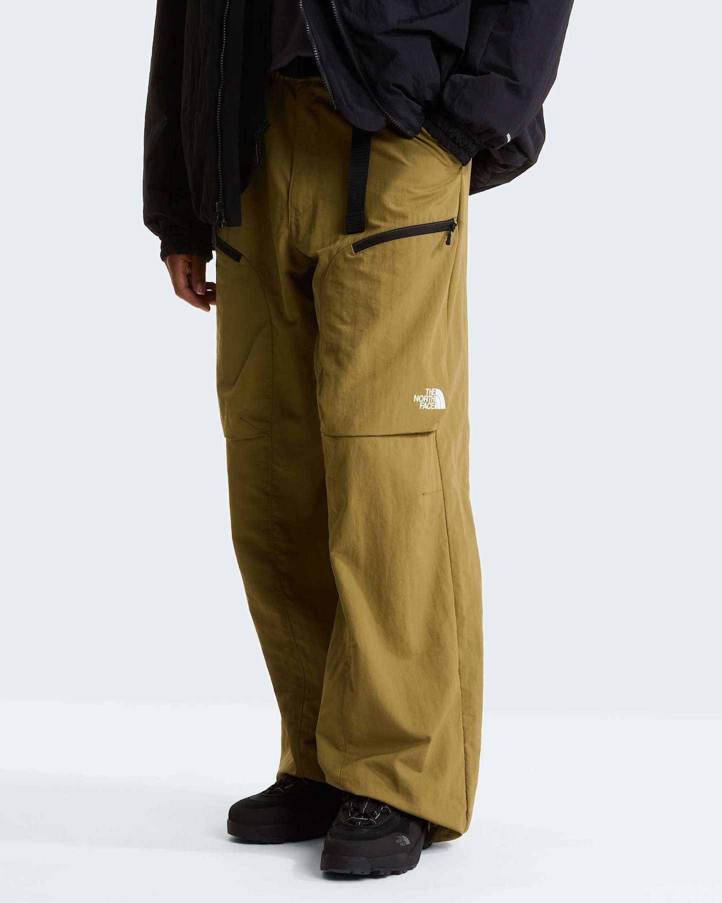 NSE Hose mit Gürtel in Unisex – Cedar