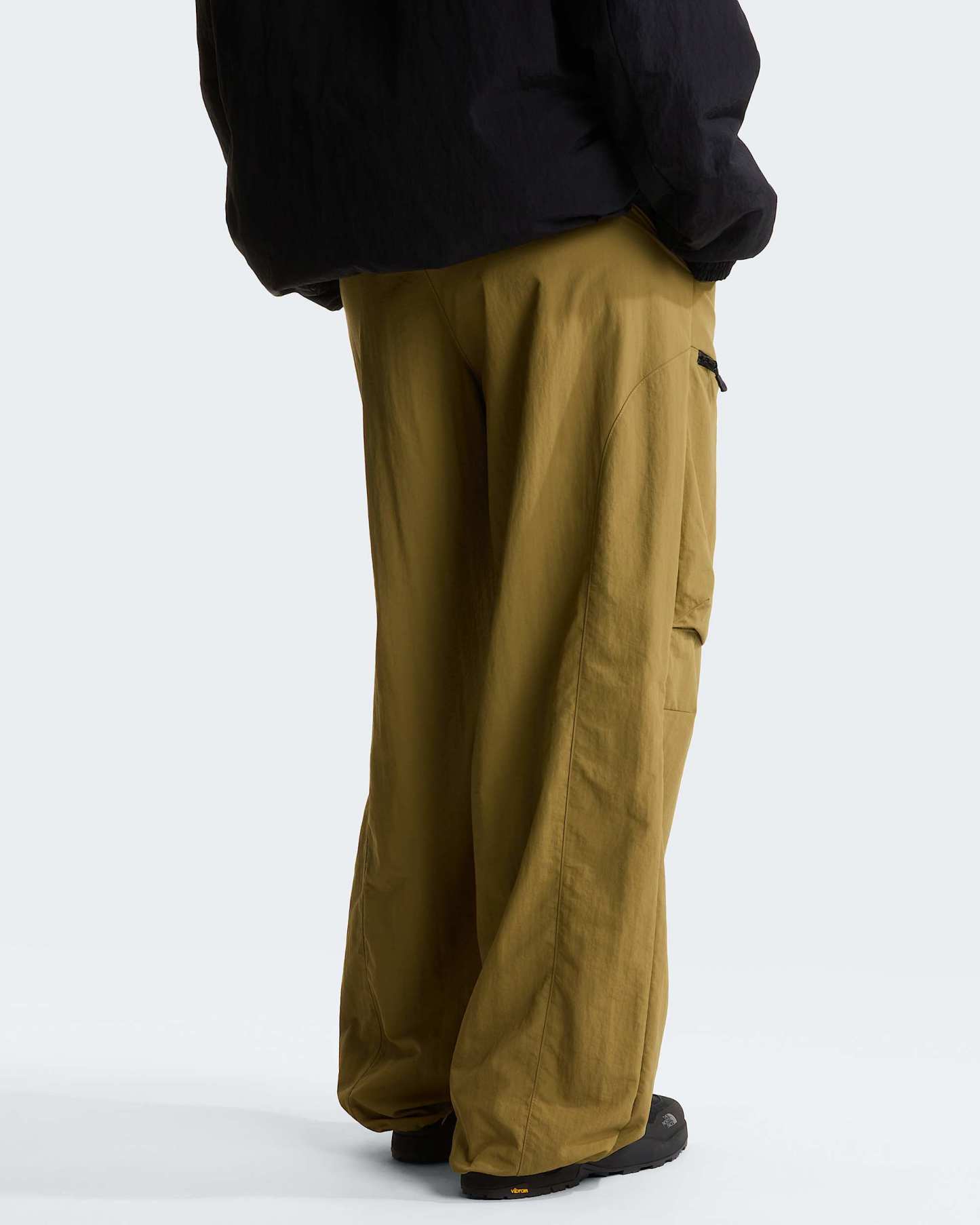 NSE Hose mit Gürtel in Unisex – Cedar