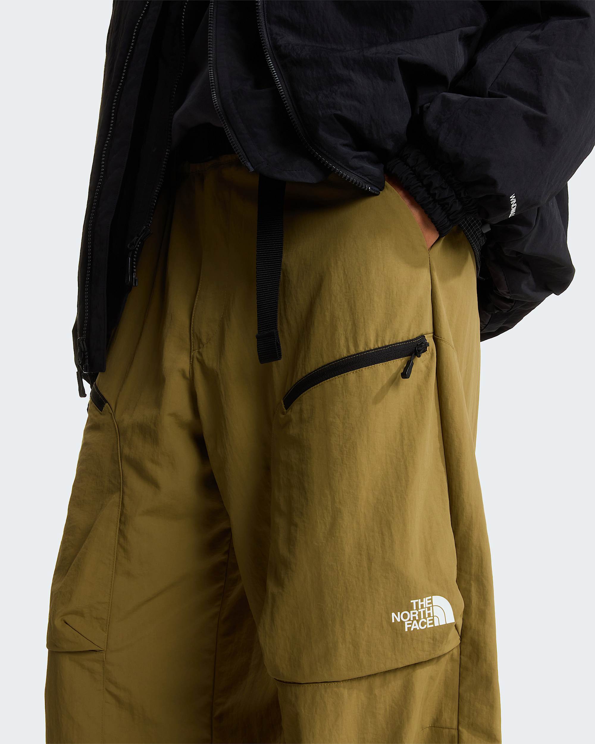NSE Hose mit Gürtel in Unisex – Cedar