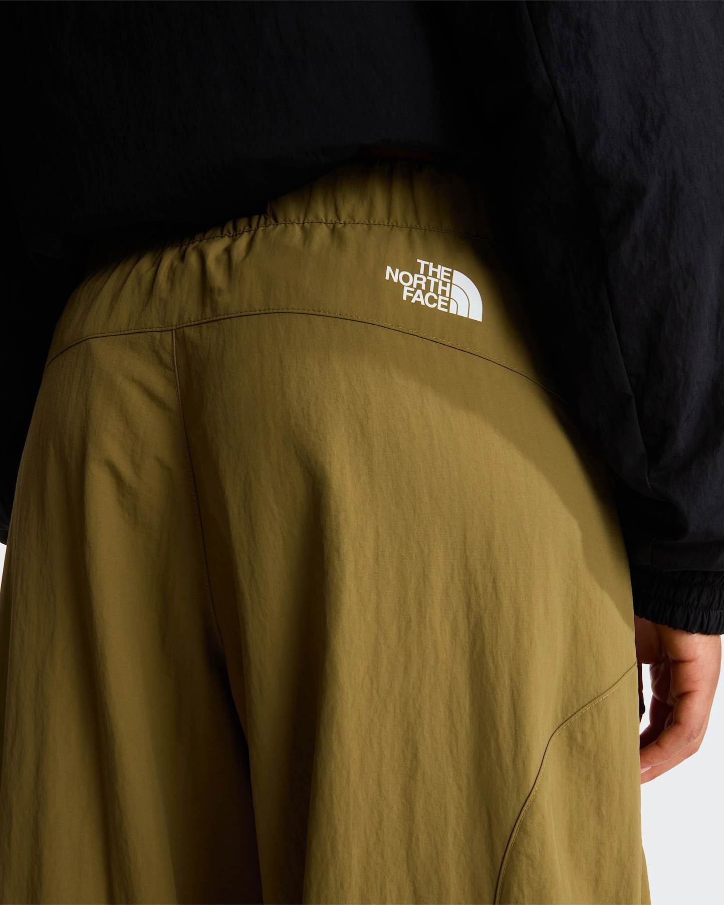 NSE Hose mit Gürtel in Unisex – Cedar