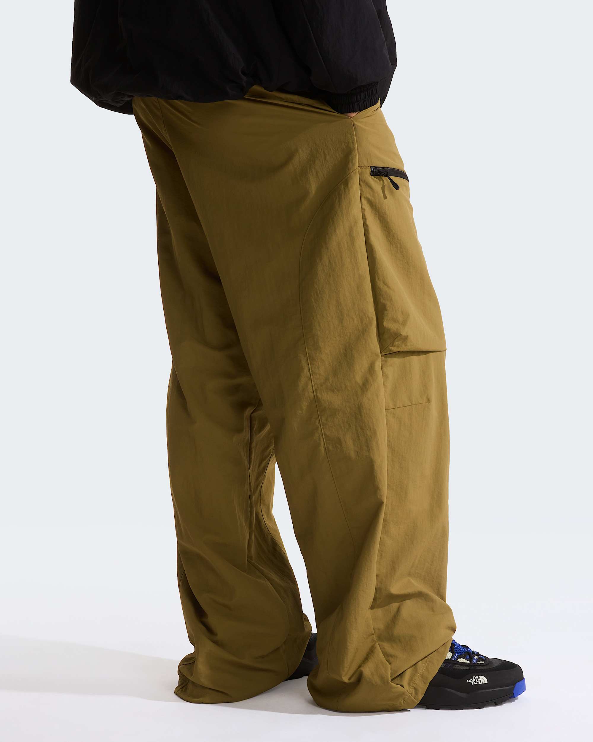 NSE Hose mit Gürtel in Unisex – Cedar