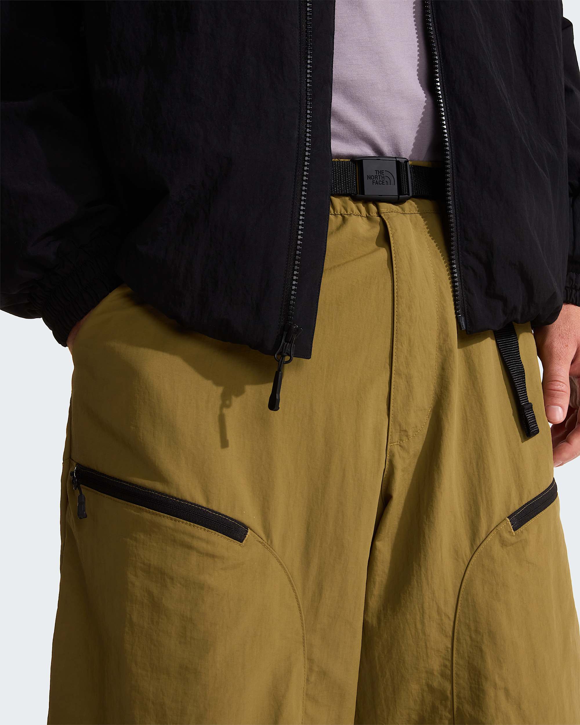 NSE Hose mit Gürtel in Unisex – Cedar
