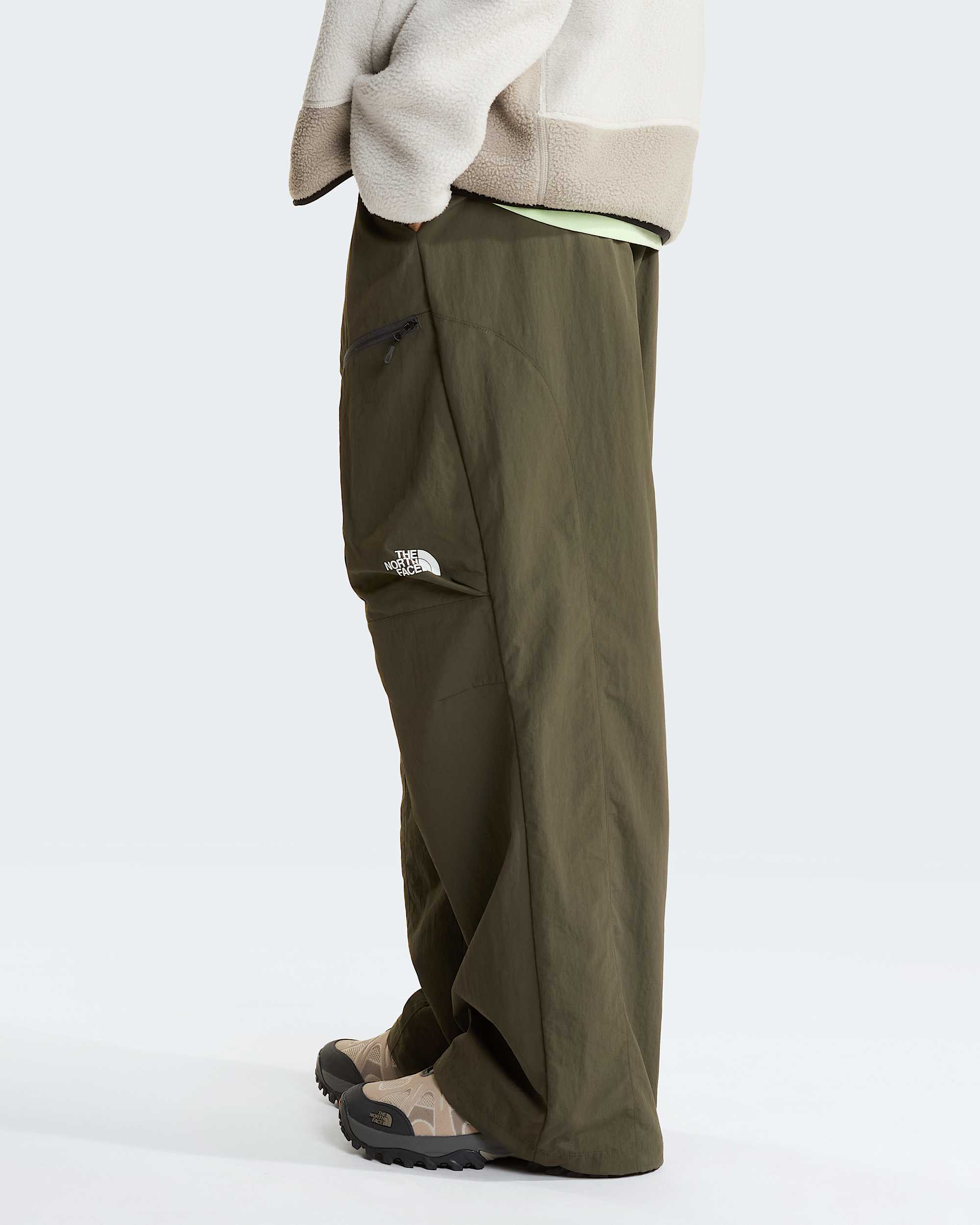 NSE Hose mit Gürtel in Unisex – New Taupe Green