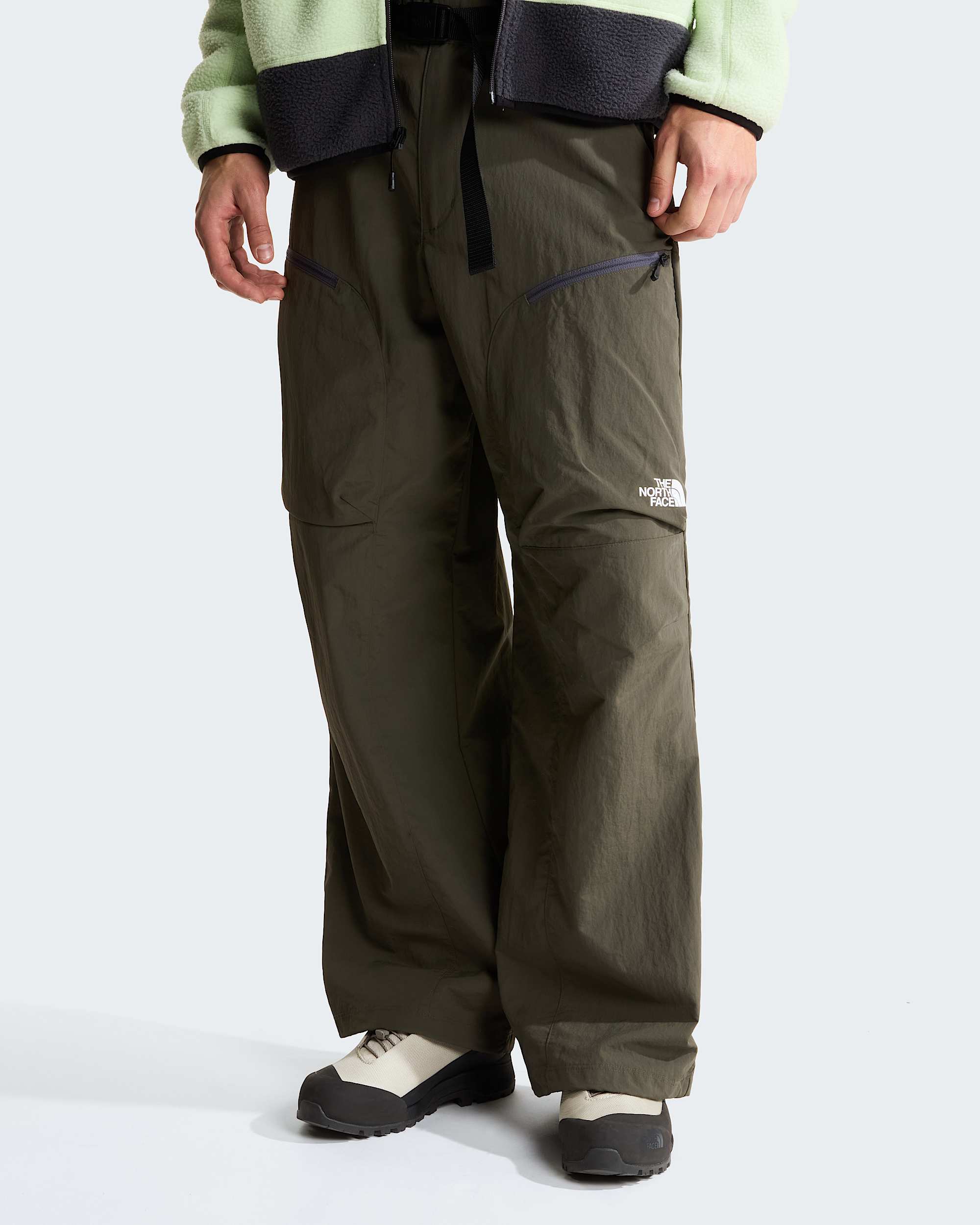 NSE Hose mit Gürtel in Unisex – New Taupe Green