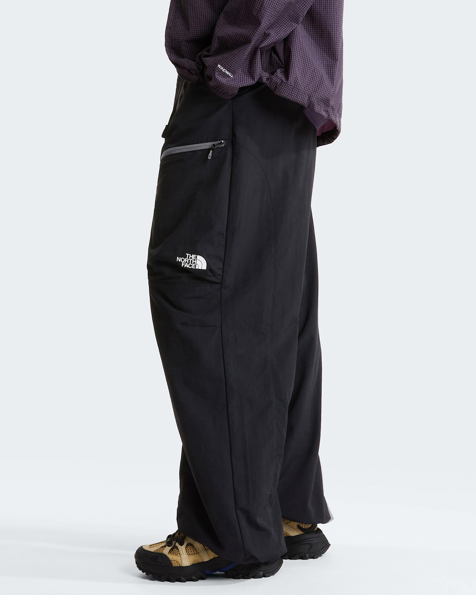 NSE Hose mit Gürtel in Unisex – TNF Black