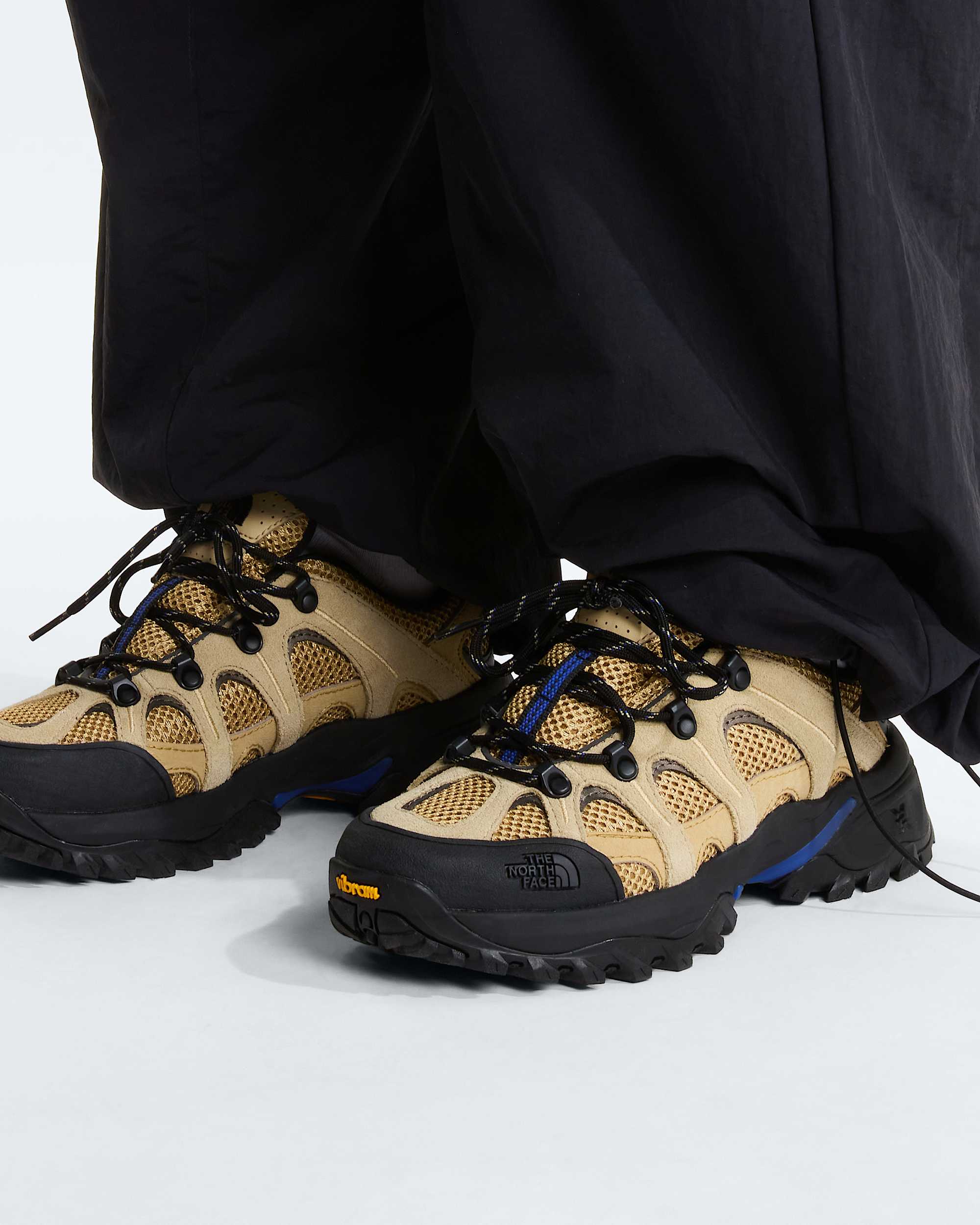 NSE Hose mit Gürtel in Unisex – TNF Black