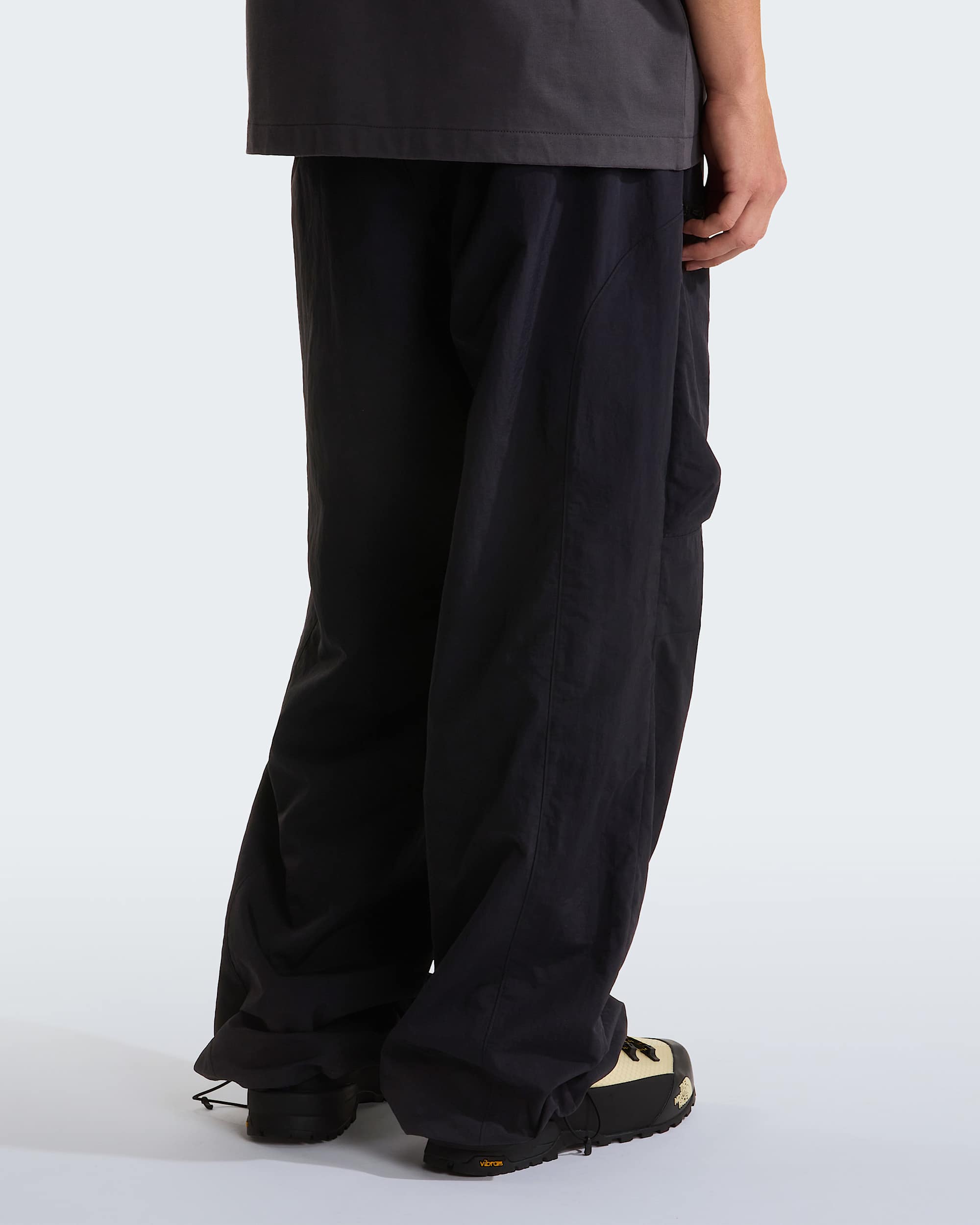NSE Hose mit Gürtel in Unisex – TNF Black