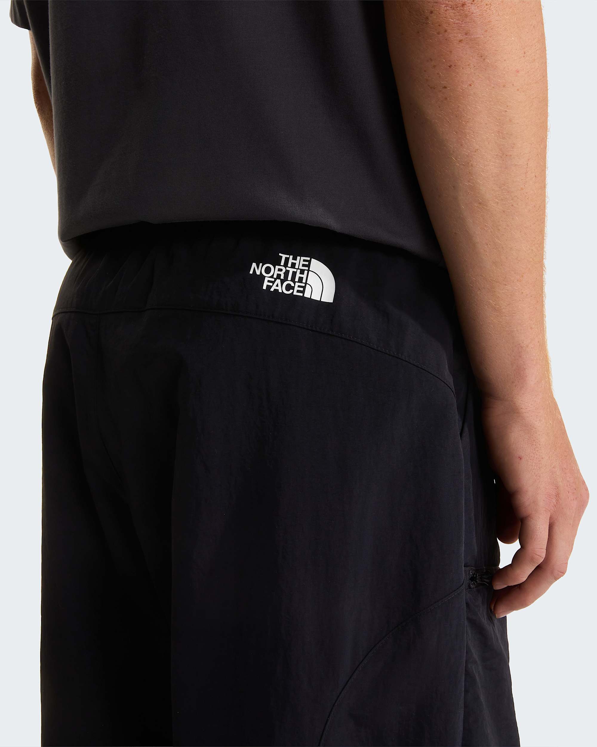 NSE Hose mit Gürtel in Unisex – TNF Black