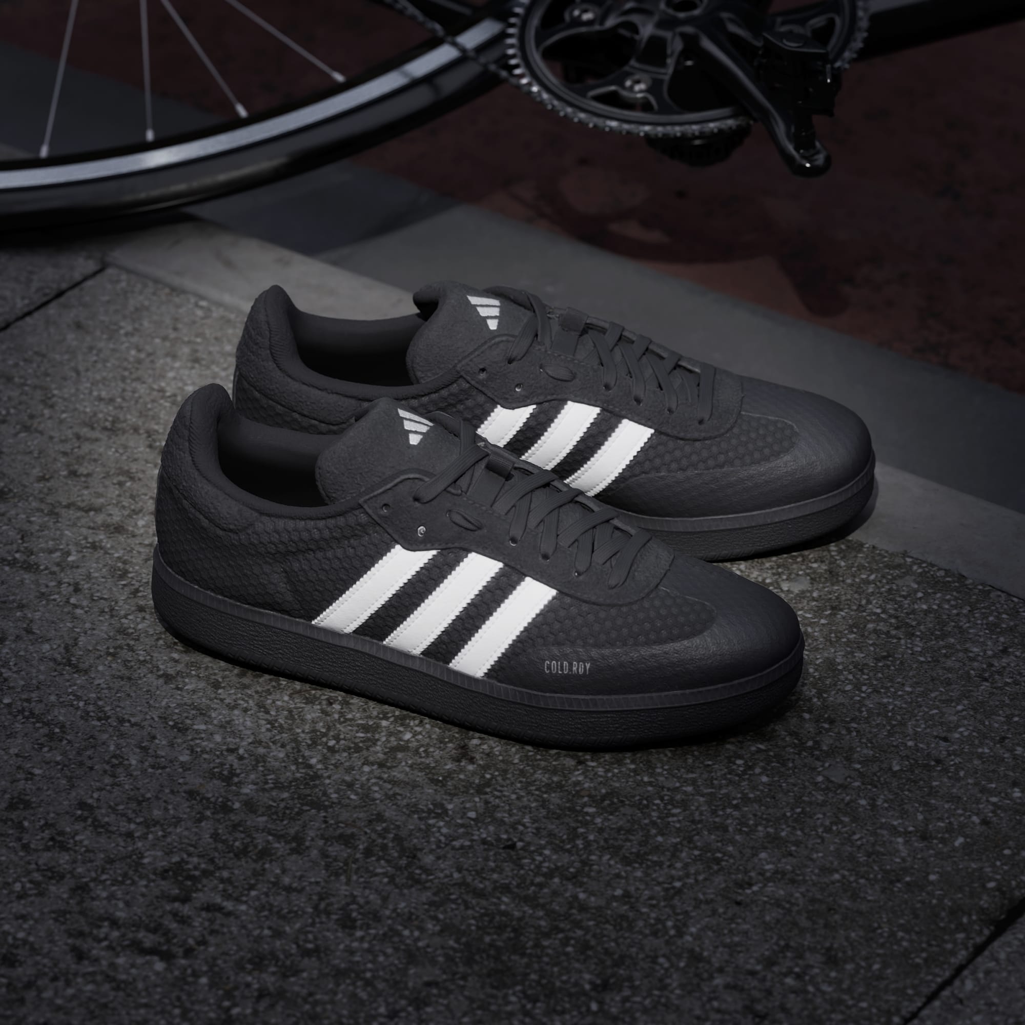 Velosamba COLD.RDY Fahrradschuh – Core Black / Cloud White / Zero Metalic – IE3238