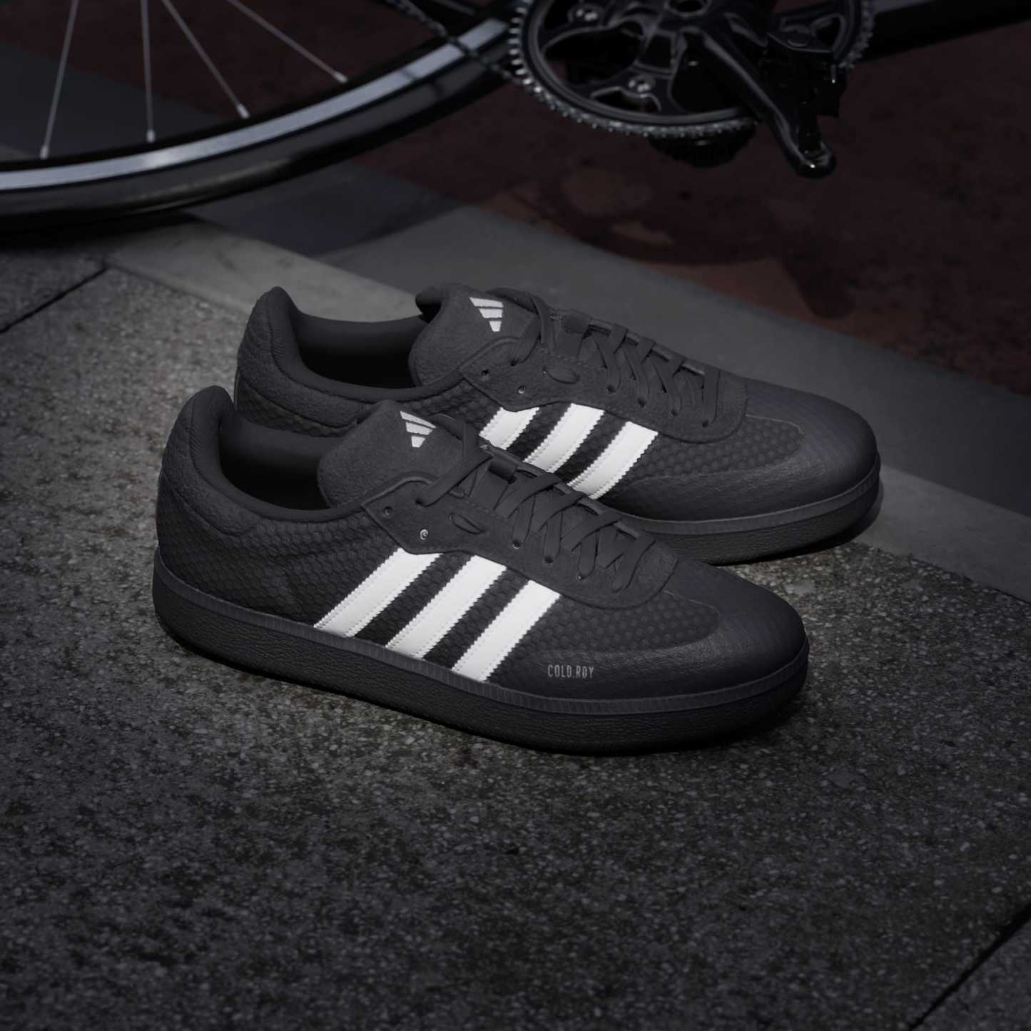 Velosamba COLD.RDY Fahrradschuh – Core Black / Cloud White / Zero Metalic – IE3238