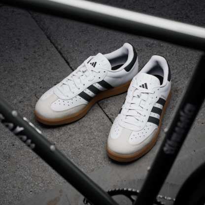 Velosamba Leather Fahrradschuh – Cloud White / Core Black / Gold Metallic – JQ9176