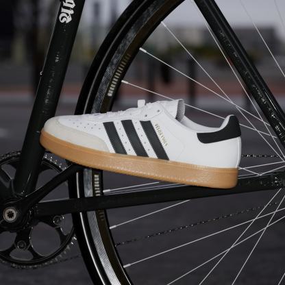 Velosamba Leather Fahrradschuh – Cloud White / Core Black / Gold Metallic – JQ9176