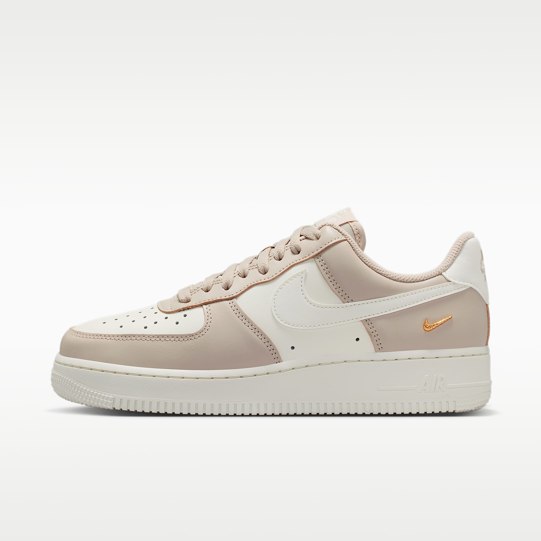 Nike Air Force 1 '07 Schuh (Damen) – Cream II/Metallic Gold/Sail