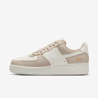 Nike Air Force 1 '07 Schuh (Damen) – Cream II/Metallic Gold/Sail