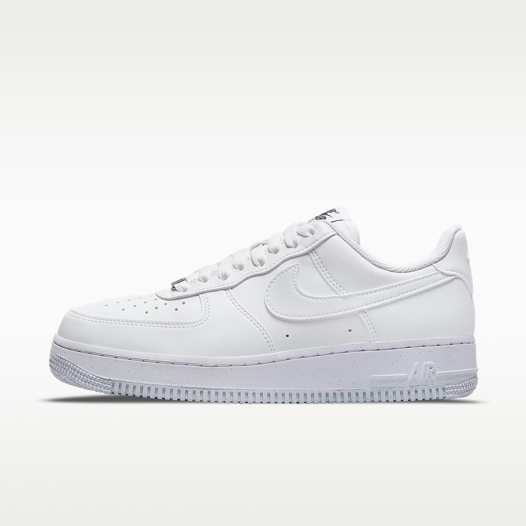 Nike Air Force 1 '07 SE Suede Damenschuh – Weiß/Schwarz/Metallic Silver/Weiß