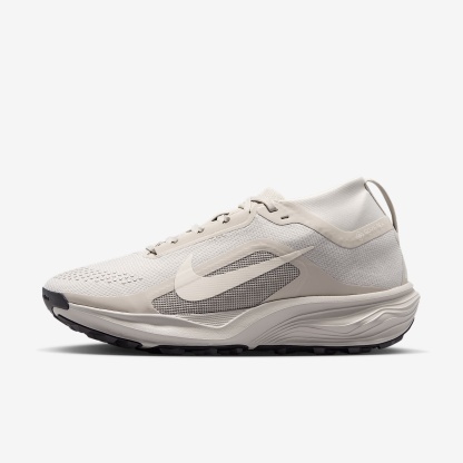 ACG Pegasus Trail GORE-TEX wasserfester Traillaufschuh (Damen) – Cream II/Light Orewood Brown