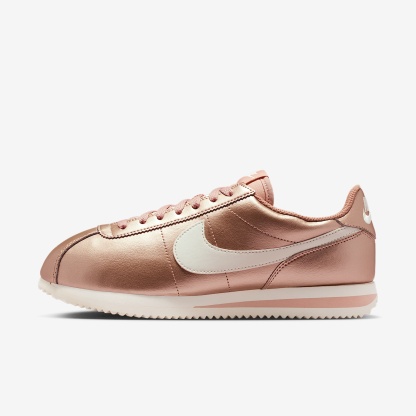 Nike Cortez Schuh (Damen) – Metallic Red Bronze/Rose Whisper/Sail