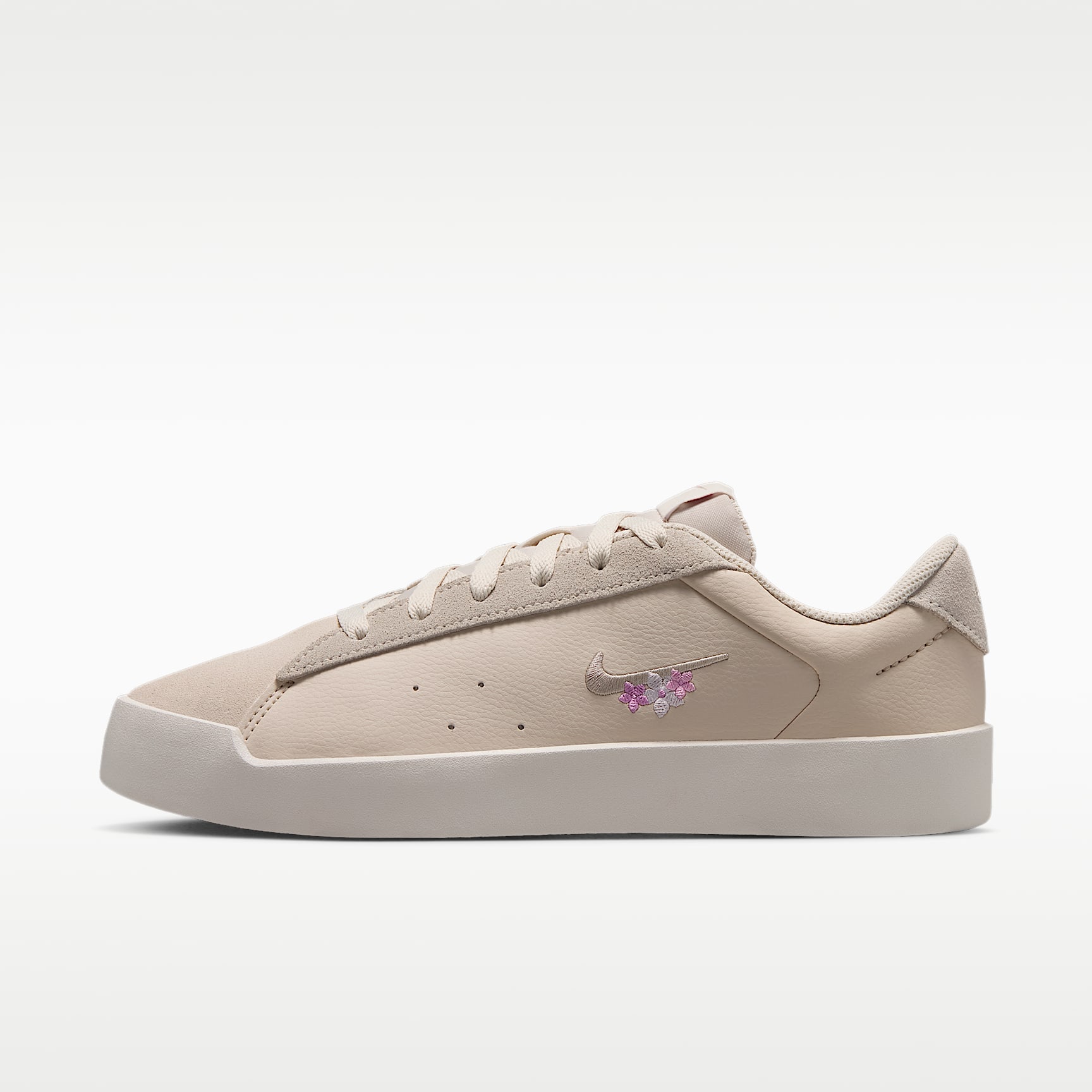 Nike Court Heritage SE "Stitched Floral" Schuh (Damen) – Light Orewood Brown/Phantom/Bleached Lilac/Cream II