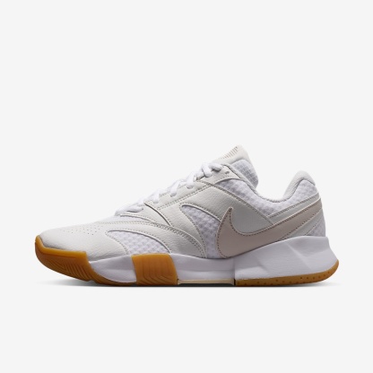 NikeCourt Lite 4 Tennisschuh für Hartplätze (Damen) – Weiß/Summit White/Linen/Light Orewood Brown