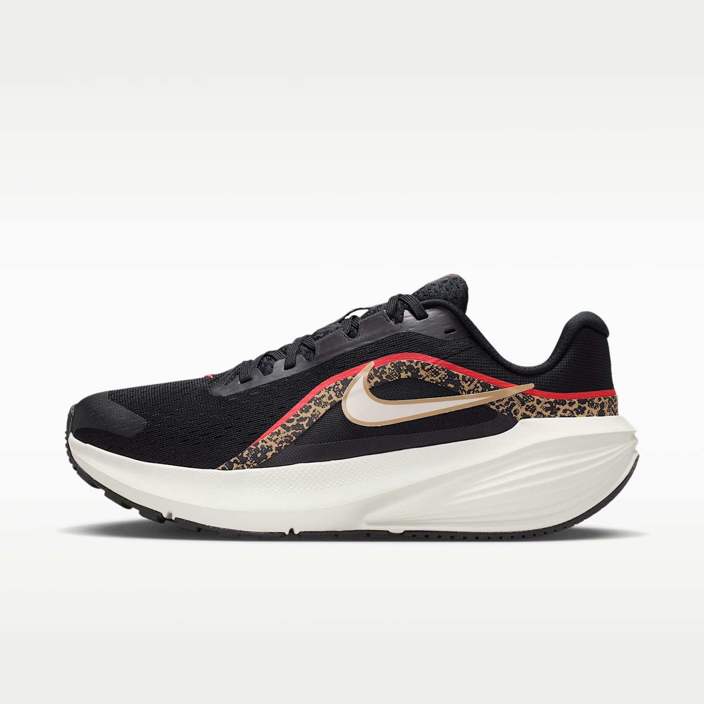 Nike Downshifter 14 Straßenlaufschuh (Damen) – Schwarz/British Khaki/Fusion Red/Sail