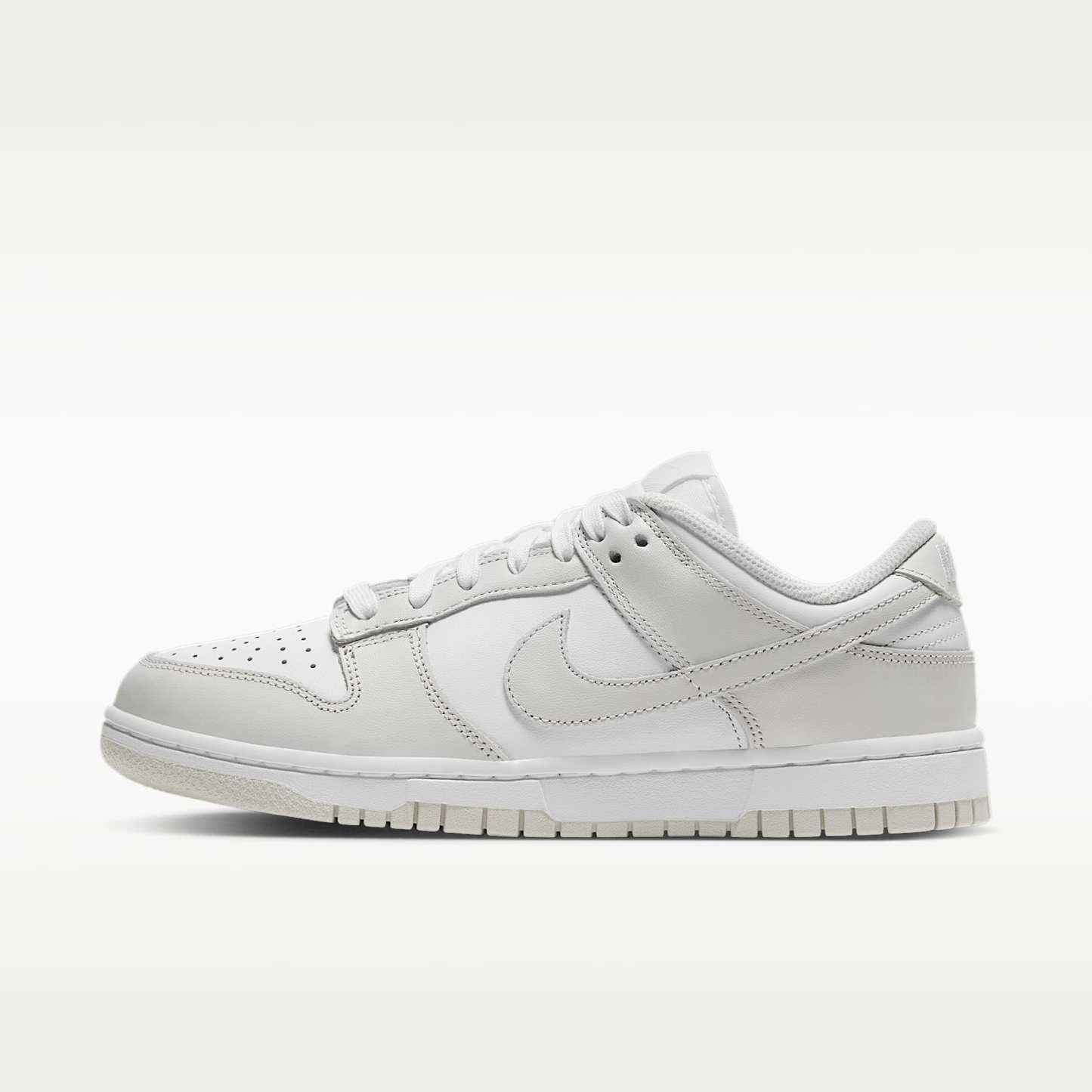 Nike Dunk Low Damenschuh – Weiß/Weiß/Photon Dust