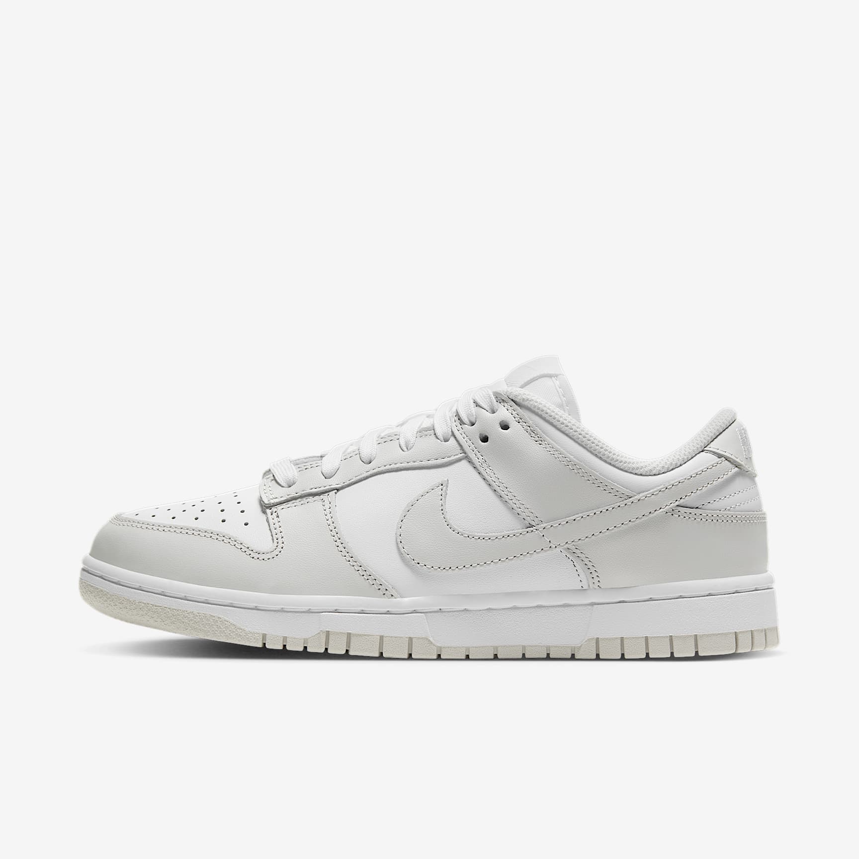 Nike Dunk Low Damenschuh – Weiß/Weiß/Photon Dust