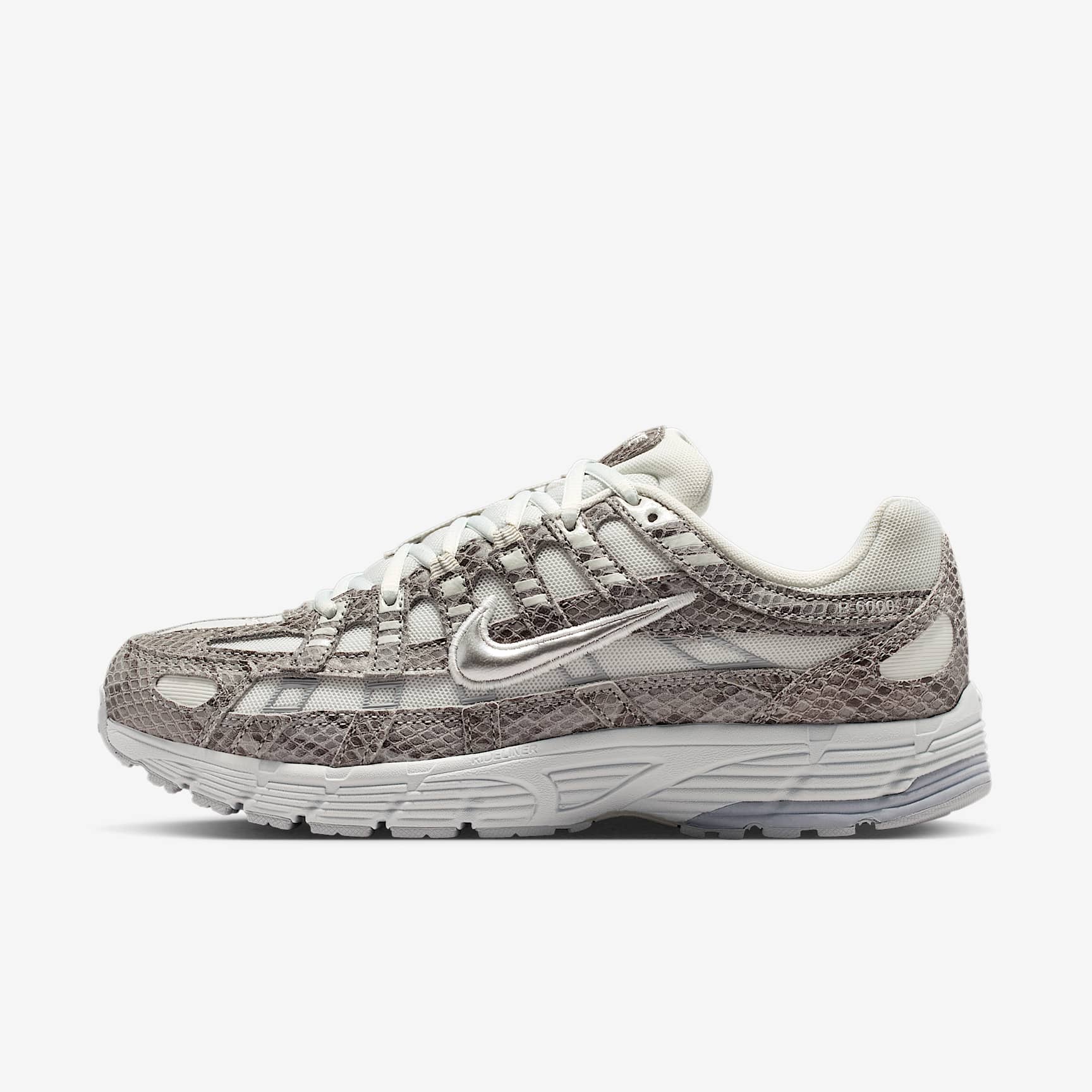 Nike P-6000 SE Schuh (Damen) – Off White/Schwarz/Cool Grey/Metallic Silver