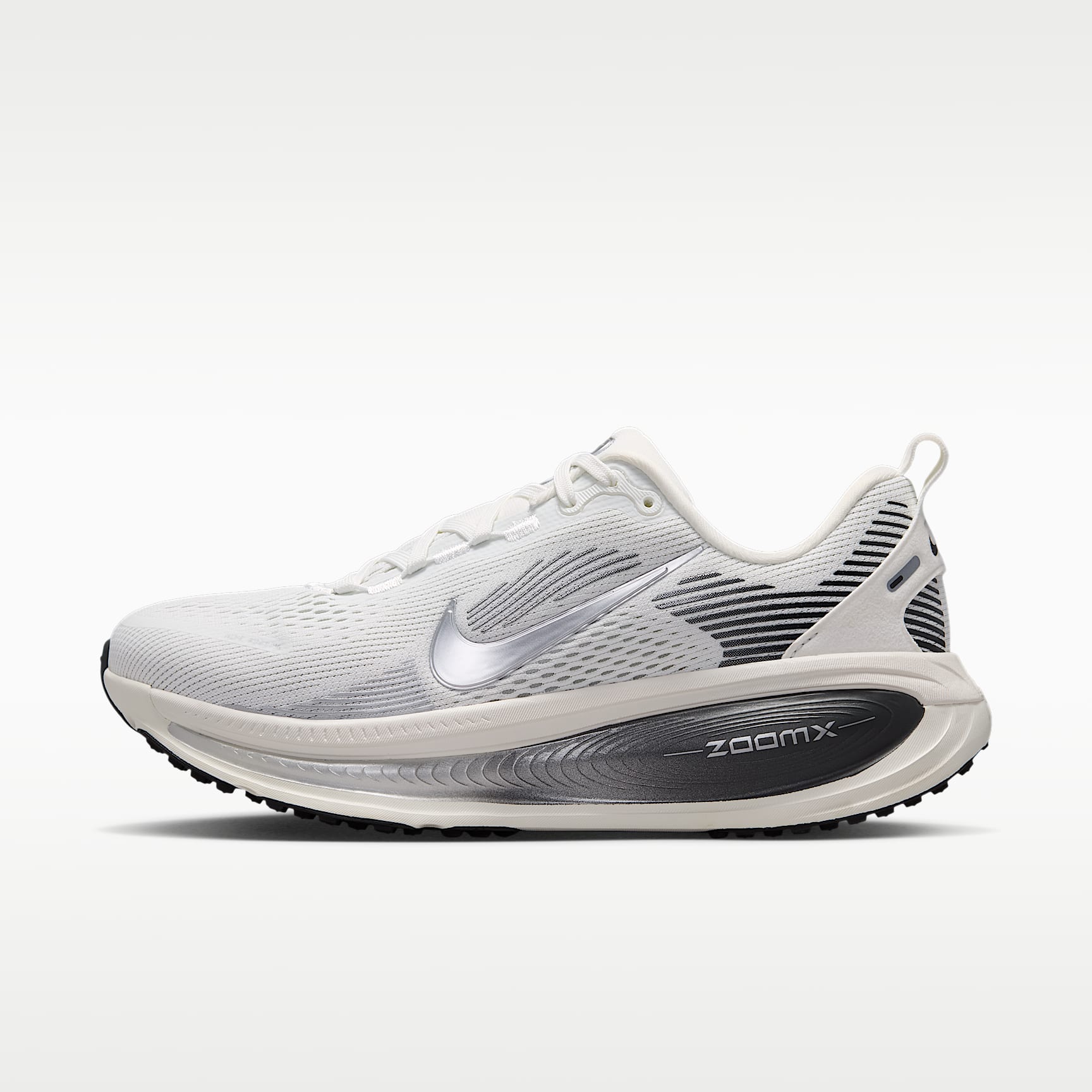 Nike Vomero 18 Straßenlaufschuh (Damen) – Summit White/Sail/Photon Dust/Metallic Silver