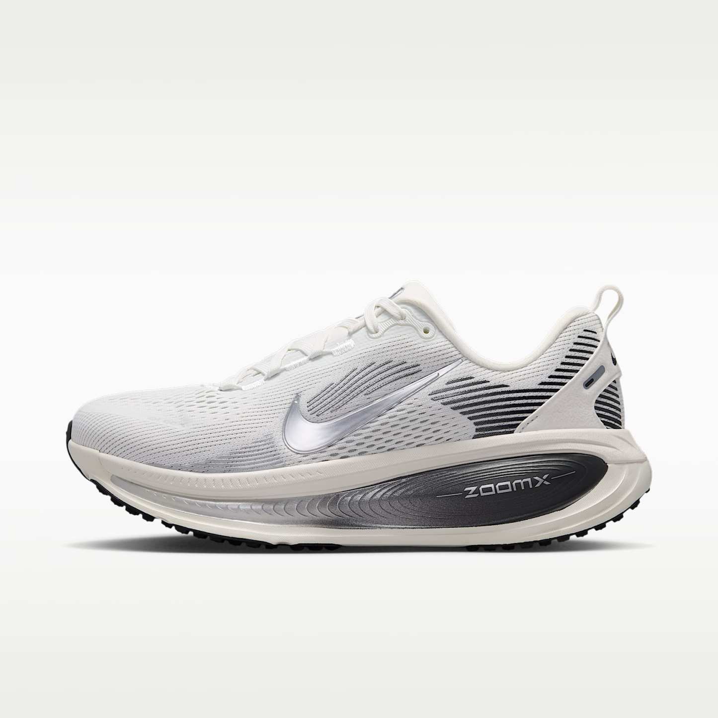 Nike Vomero 18 Straßenlaufschuh (Damen) – Summit White/Sail/Photon Dust/Metallic Silver