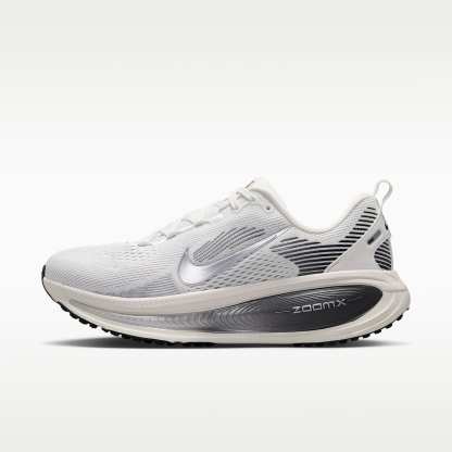 Nike Vomero 18 Straßenlaufschuh (Damen) – Summit White/Sail/Photon Dust/Metallic Silver