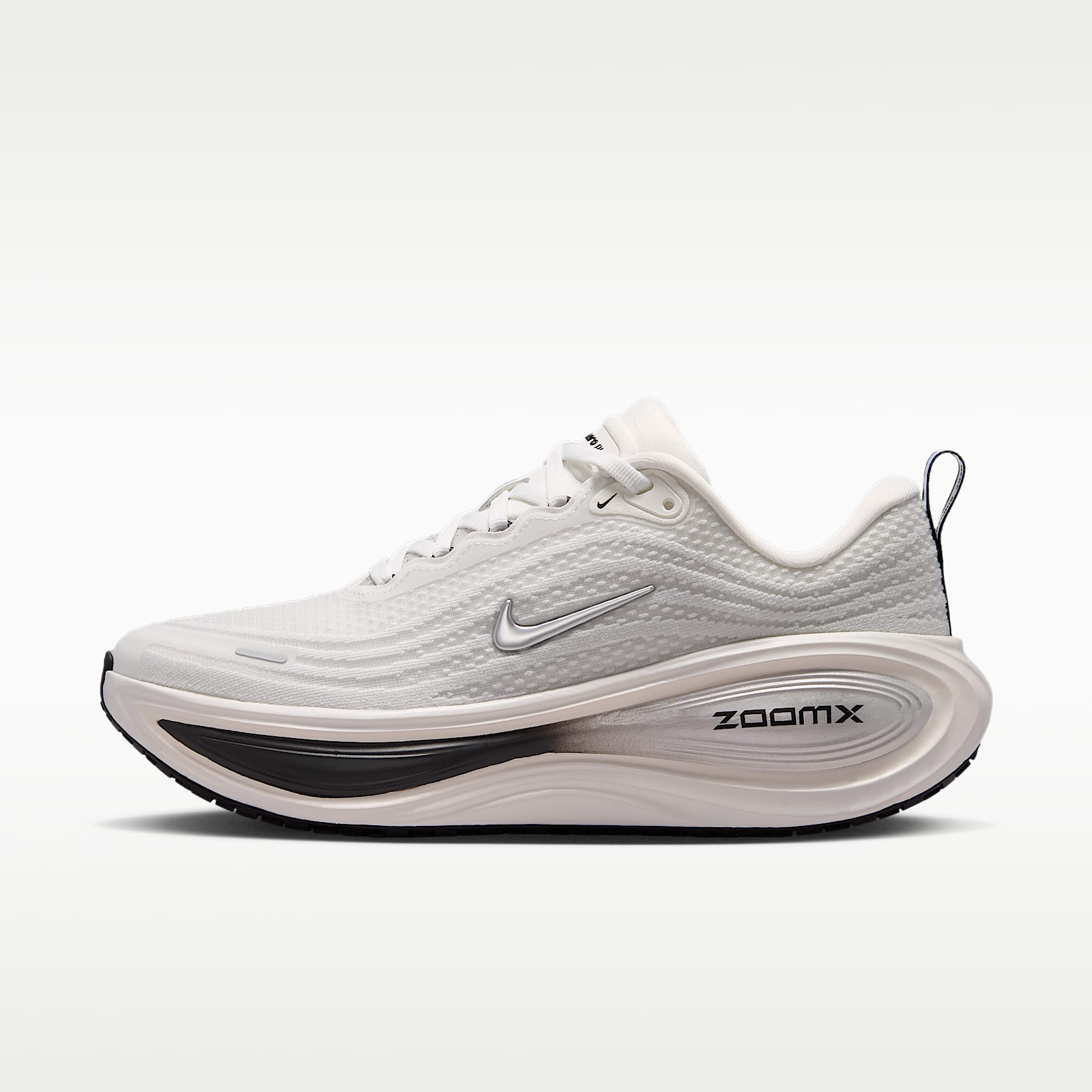 Nike Vomero Plus Straßenlaufschuh (Damen) – Summit White/Sail/Anthracite/Metallic Silver