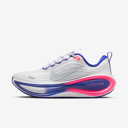 Vomero Plus SE Straßenlaufschuh (Damen) – Weiß/Concord/Hyper Pink/Metallic Silver