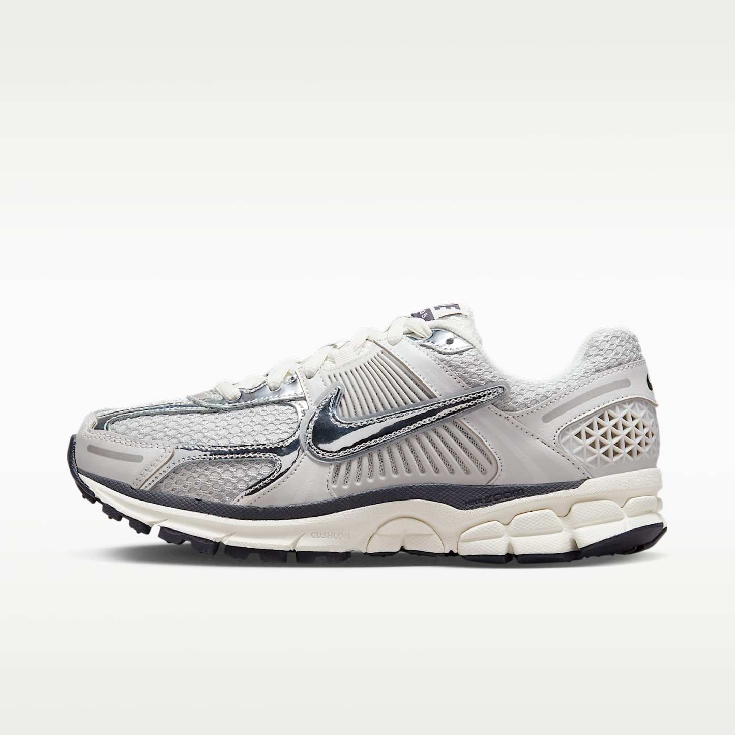 Nike Zoom Vomero 5 Schuh (Damen) – Photon Dust/Gridiron/Sail/Chrome