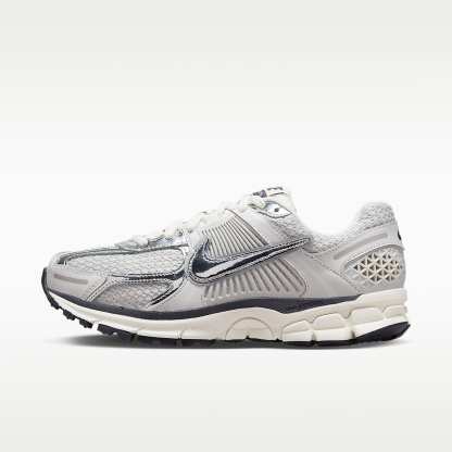 Nike Zoom Vomero 5 Schuh (Damen) – Photon Dust/Gridiron/Sail/Chrome