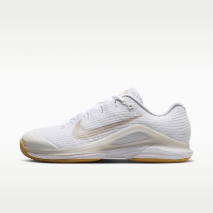 Nike Vapor 12 Tennisschuh für Hartplätze (Damen) – Weiß/Summit White/Linen/Light Orewood Brown
