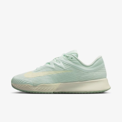 Nike Vapor Pro 3 Tennisschuh für Hartplätze (Damen) – Barely Green/Sea Glass/Steam/Coconut Milk