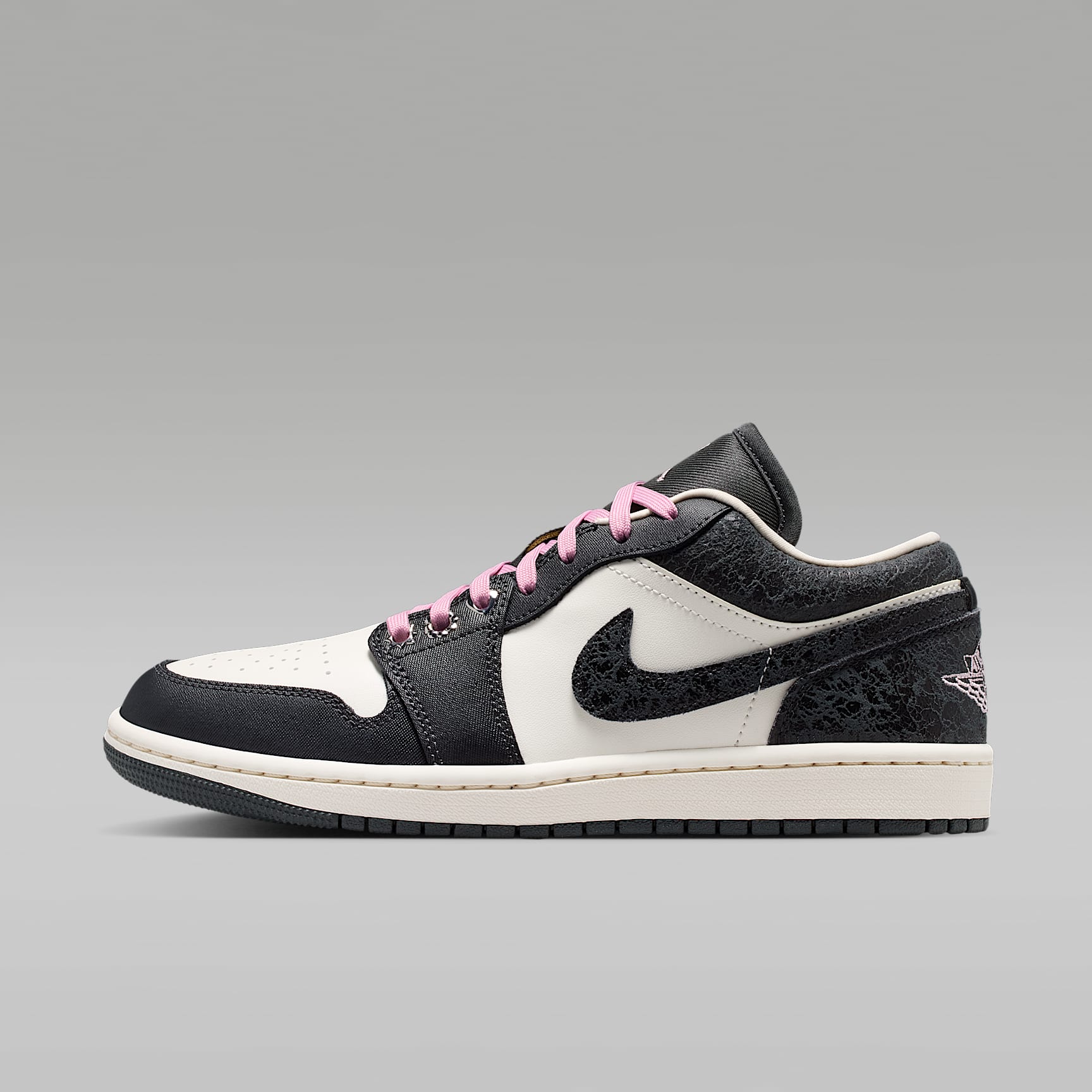 Air Jordan 1 Low SE Damenschuh – Anthracite/Sail/Coconut Milk/Iced Carmine